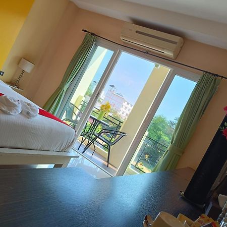Aura Inn Rooms Pattaya Exterior photo