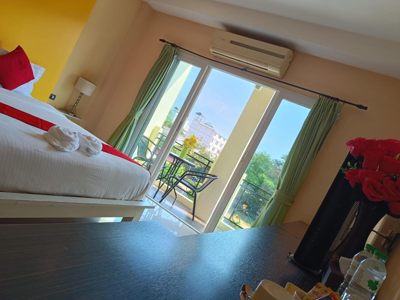 Aura Inn Rooms Pattaya Exterior photo