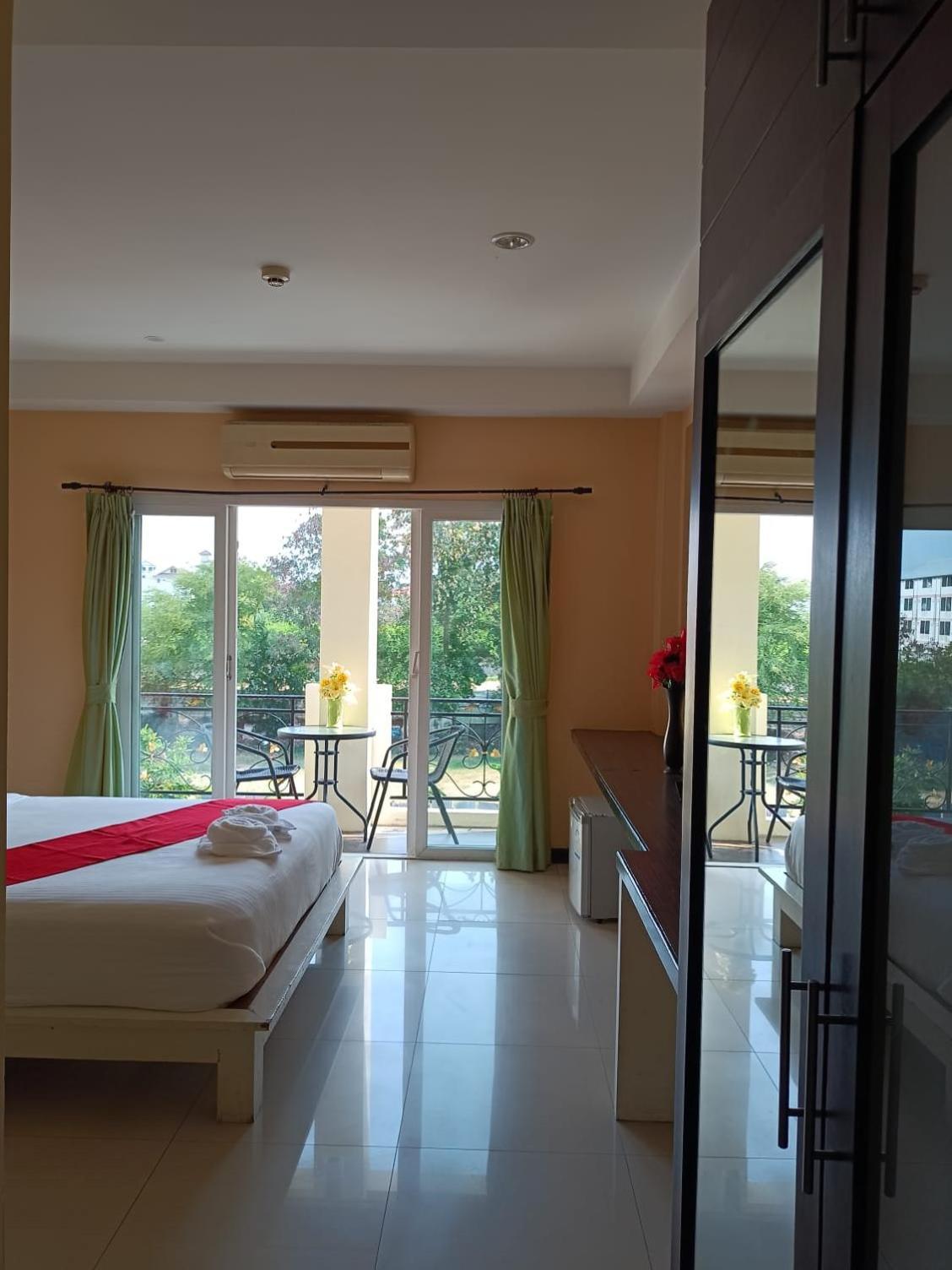 Aura Inn Rooms Pattaya Exterior photo